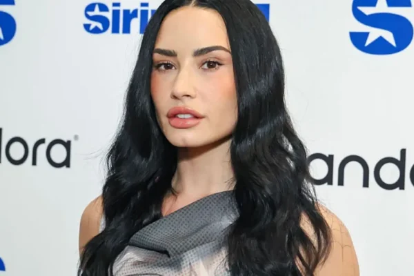 Demi Lovato's Jaw-Dropping Bikini Photos Have Fans Zooming In on ...