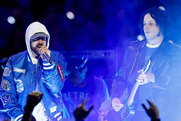 Eminem Joins Jack White For Epic Detroit Lions Thanksgiving Perfo...