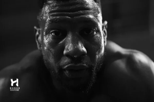 Jonathan Majors Delivers Intense Fitness Message With HONOR CULTU.webp