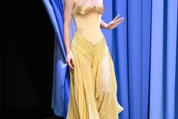 Lili Reinhart Channels 1930s Glamour on Jimmy Fallon