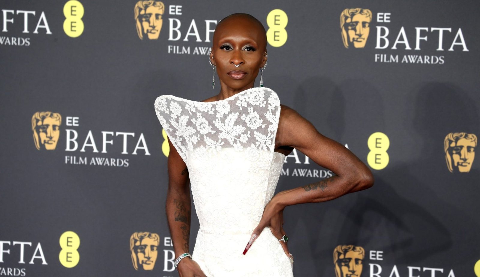 Sisqó makes an irresistible offer to Cynthia Erivo