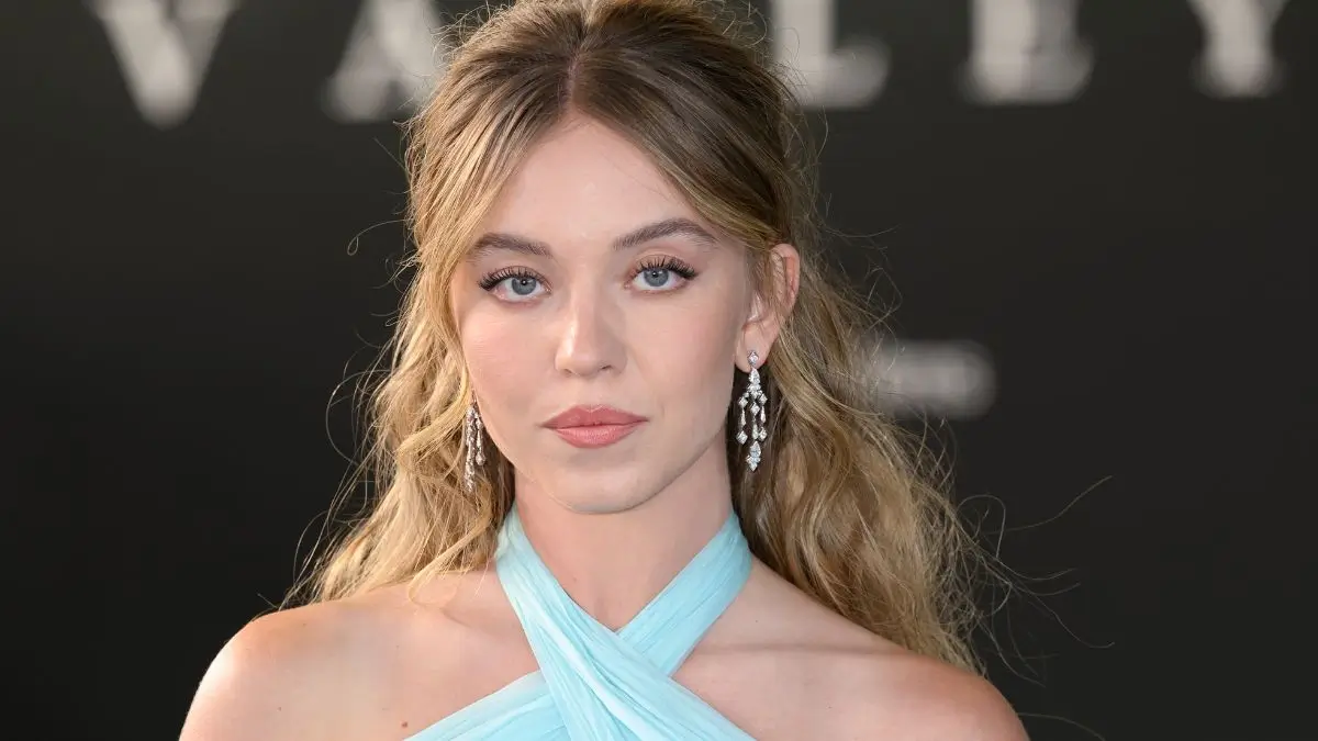 Sydney Sweeney's Bikini Pics Go Viral as Fans Zoom In on Her Shor...