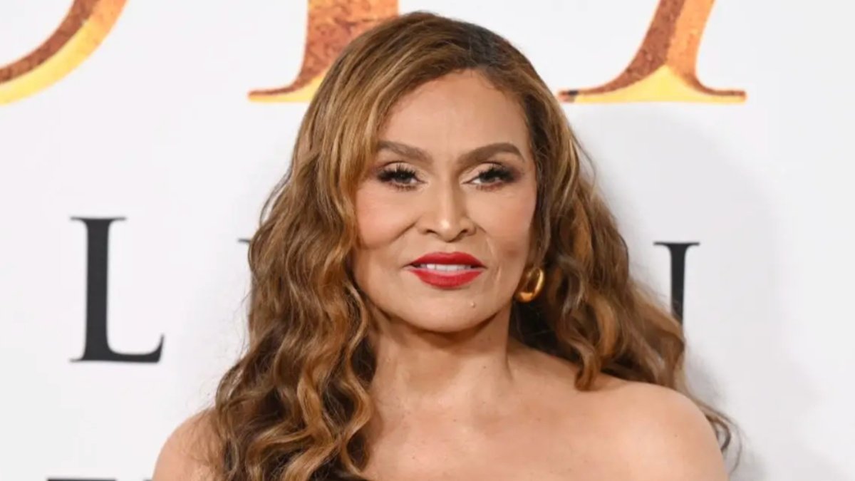 Tina Knowles Says She Was Embarrassed After Red Carpet Handler
