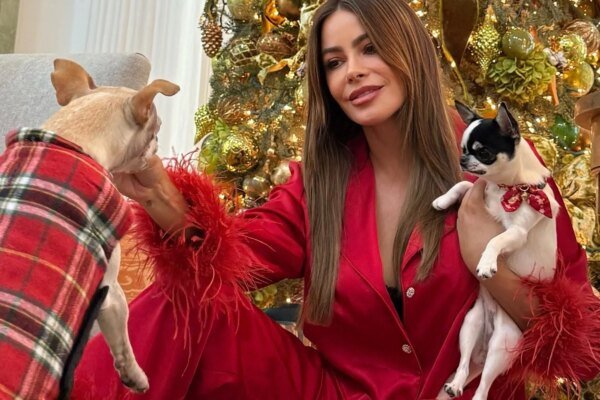 Sofía Vergara with her dogs