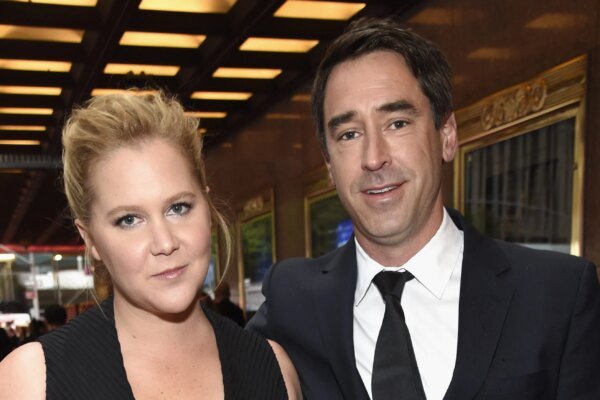 About Chris Fischer Amid Their Divorce – Hollywood Life