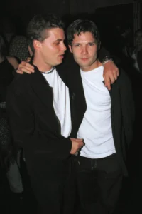 Corey Haim and Corey Feldman in October 2001.