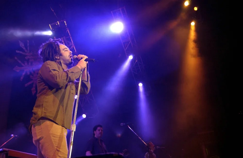 Counting Crows At Star 98.7 Not So Silent Night 2002